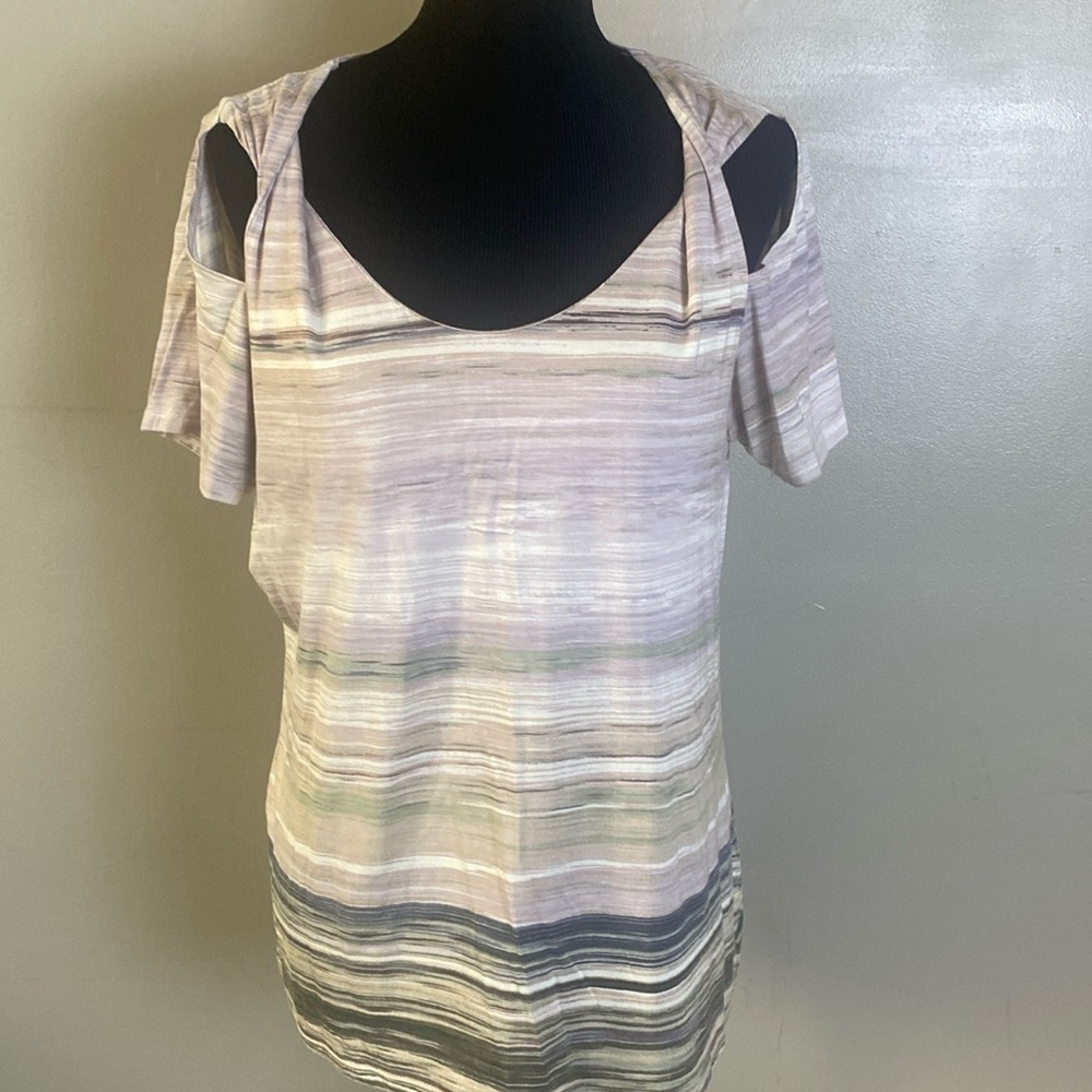 Rose & Olive Short Sleeve Top w/ Cut-Out Front Shoulder Scoop Neck Sz L